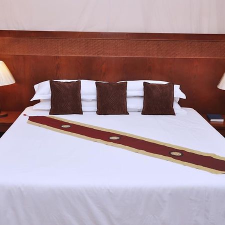 Garr Hotel Кигали Екстериор снимка