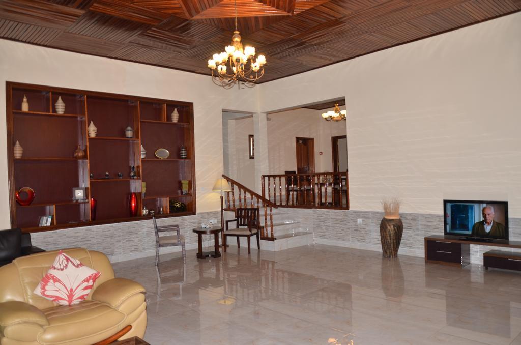 Garr Hotel Кигали Екстериор снимка