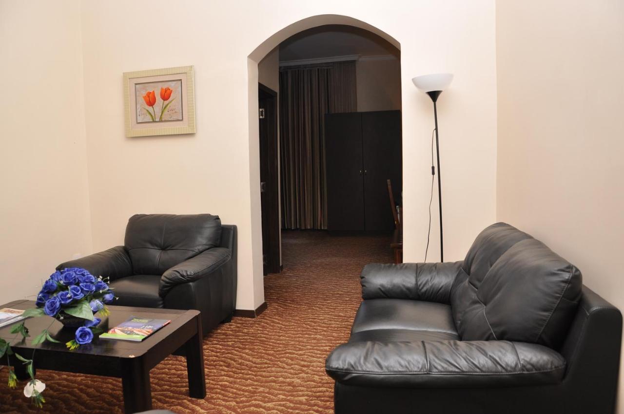 Garr Hotel Кигали Екстериор снимка