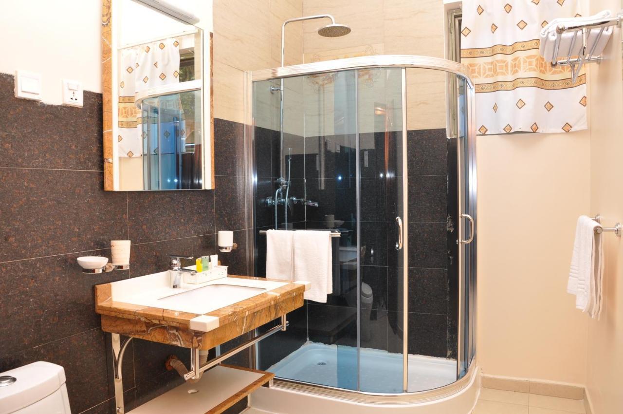 Garr Hotel Кигали Екстериор снимка